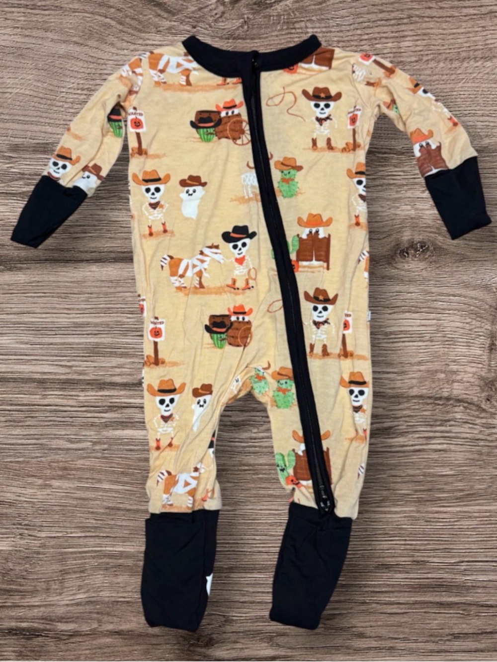Like new, Birdie Bean Willie Western Skeletons Halloween Glow in the Dark Zip